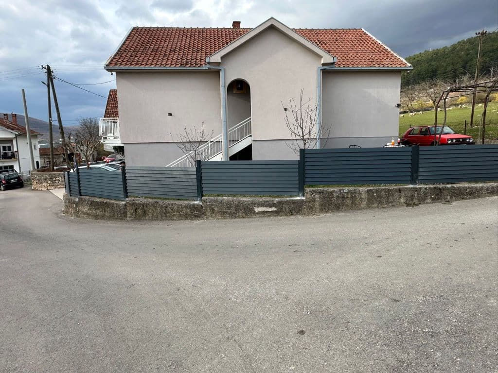 Grilje ograda sa kapijom - Bileća